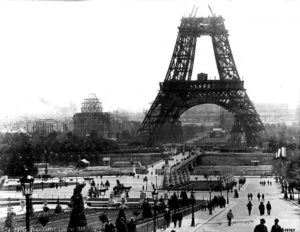 construction tour eiffel