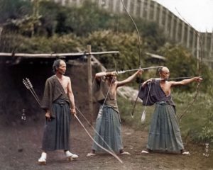 Top 25 photos anciennes historiques colorisées Archers Japonais