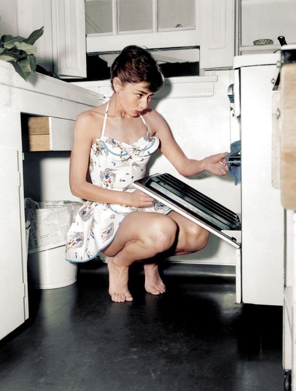 Top 25 photos anciennes historiques colorisées Audrey Hepburn