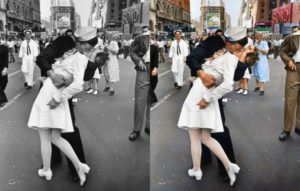 Top 25 photos anciennes historiques colorisées Marin embrasant une femme fin de la guerre