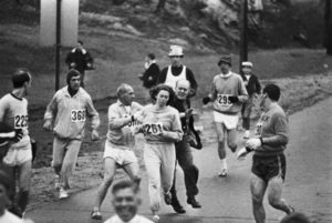 20-photos-anciennes-de-femmes-kathrine-switzer-marathon