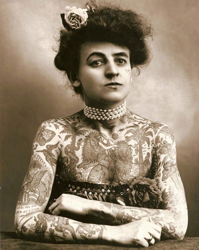 5-photos-anciennes-de-femmes-maude-wagner-tatouages
