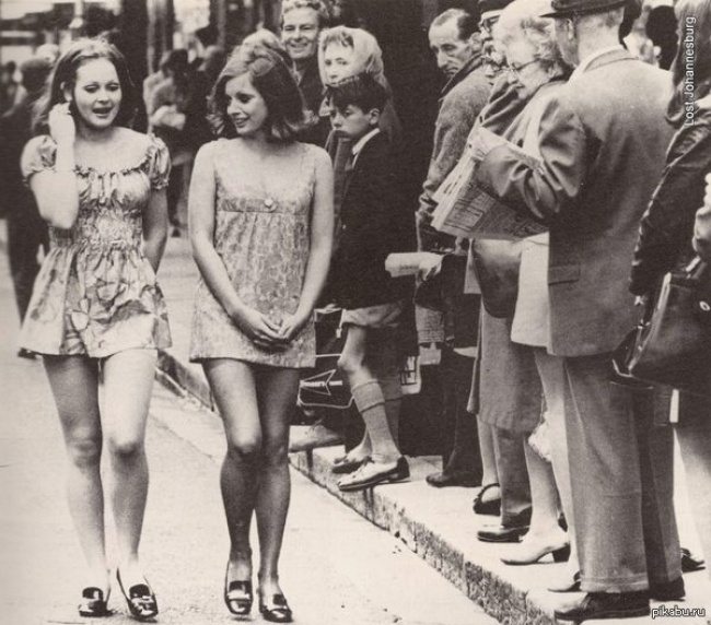 7-photos-anciennes-de-femmes-minijupes-1965