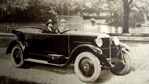 photo-ancienne-Berliet-7-cv-torpedo-4-places---Voiture-ancienne-decapotable-de-19--