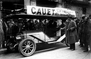photo-ancienne-Cauet---Voiture-fonctionnant-sans-essence-Paris-en-1918