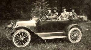 photo-ancienne-Chevrolet-type-tourisme---Photo-ancienne-voiture-decapotable-de-19--