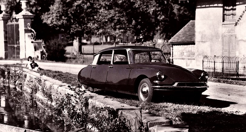 photo-ancienne-Citroen-DS-19---Voiture-de-19--