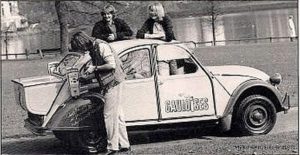 photo-ancienne-Citroen-deux-cheveaux-pas-comme-les-autres-voiture-de-1982-1