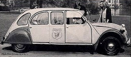 photo-ancienne-Citroen-deux-cheveaux-pas-comme-les-autres-voiture-de-1982-2