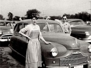 photo-ancienne-Marque-inconnue---Ancienne-voiture-des-annees-50-de-1952