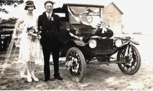 photo-ancienne-Marque-inconnue---Ancienne-voiture-mariage-de-19--