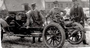 photo-ancienne-Marque-inconnue---Chassis-voiture-construction-de-19--